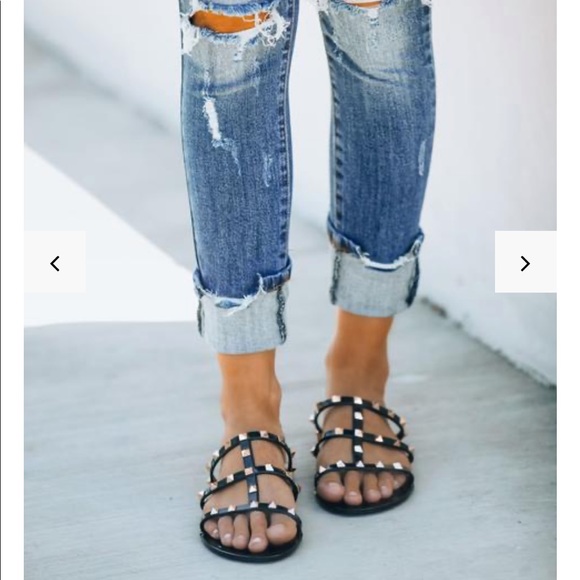 💚NIB Rockstud caged flat sandals size 6/ 6.5 - Picture 3 of 8